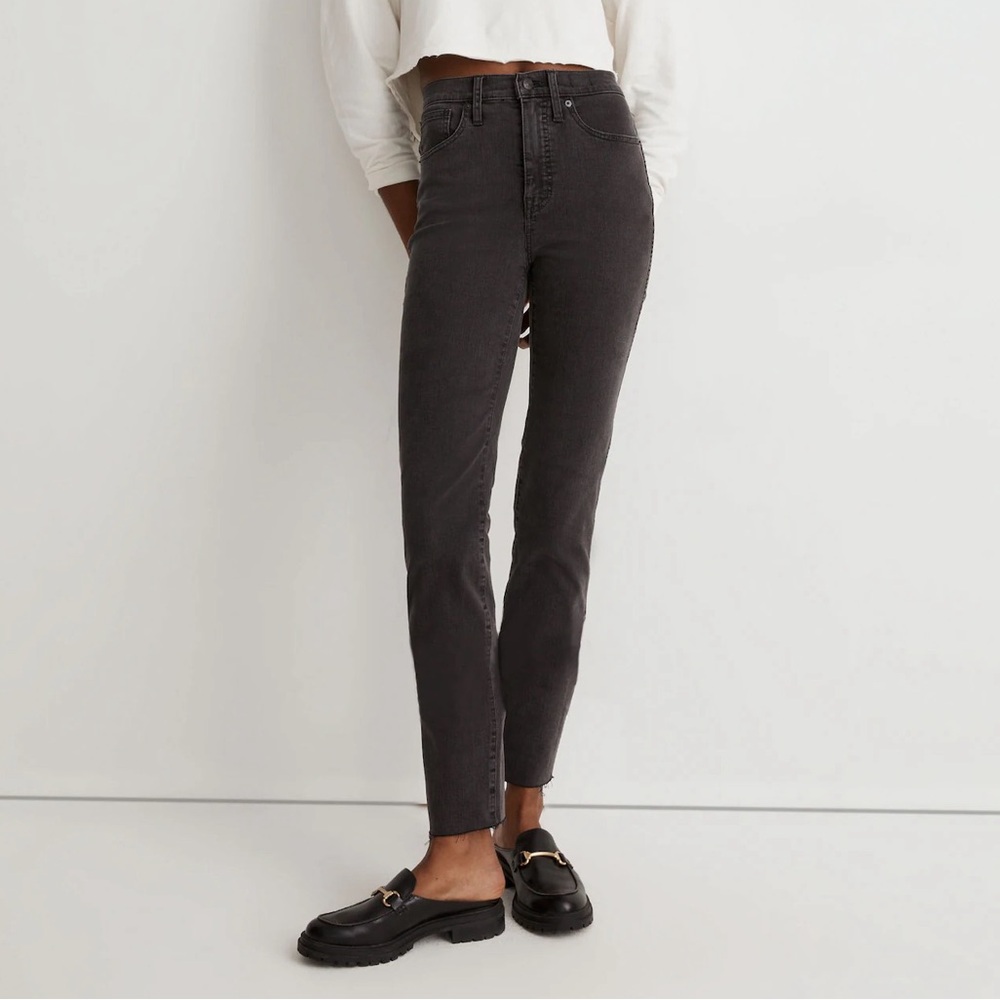Madewell Stovepipe Jeans in Banberry Wash Raw Hem Edition - Size 26